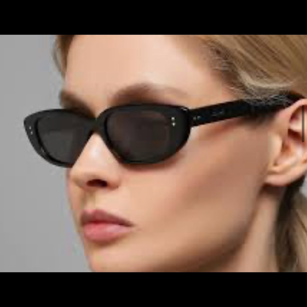 Adorable black Celine sunglasses in fantastic condition. 🐈‍⬛